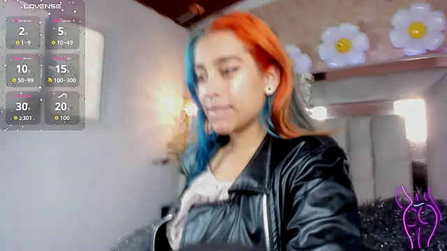 Snapshot of Cristall_ravven chatting on 11/12/25, 01:55 Cristall ravven online show from 11/12/25, 01:55