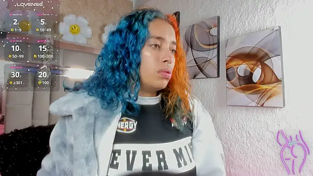 Snapshot of Cristall_ravven chatting on 11/13/25, 01:21 Cristall ravven online show from 11/13/25, 01:21