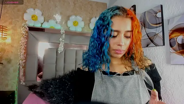 Snapshot of Cristall_ravven chatting on 11/25/25, 03:12 Cristall ravven online show from 11/25/25, 03:12