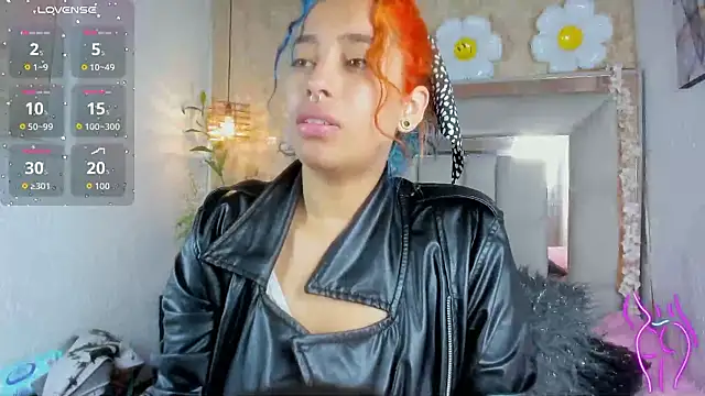 Snapshot of Cristall_ravven chatting on 12/03/25, 02:26 Cristall ravven online show from 12/03/25, 02:26