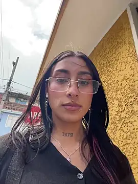 Violeet-Smith online show from 12/04/25, 07:44