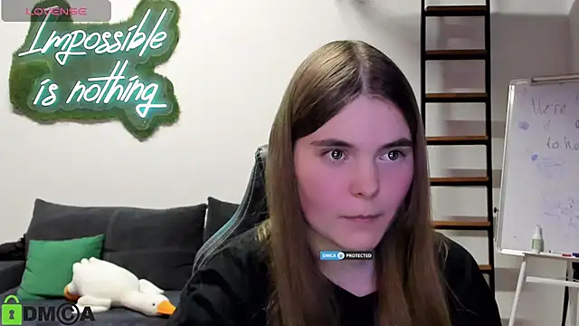 Snapshot of MiraaBloom chatting on 10/20/25, 03:23 MiraaBloom online show from 10/20/25, 03:23