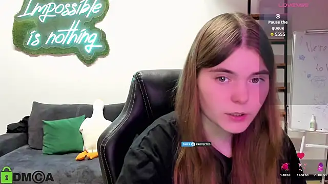 Snapshot of MiraaBloom chatting on 10/26/25, 02:01 MiraaBloom online show from 10/26/25, 02:01