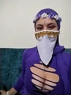 caroline peed online show from 10/22/25, 12:05