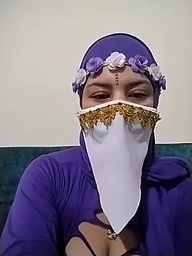 caroline peed online show from 10/26/25, 12:11