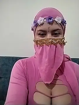 caroline peed online show from 10/27/25, 04:00