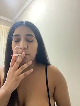 Snapshot of Your_Girl_Zara chatting on 11/18/25, 04:11 Your Girl Zara online show from 11/18/25, 04:11