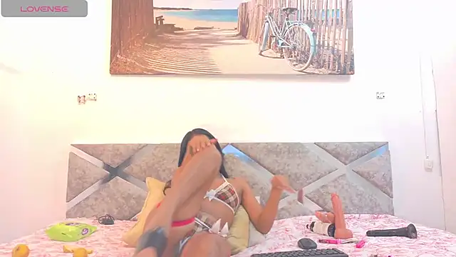 helleennhoot online show from 11/18/25, 01:00