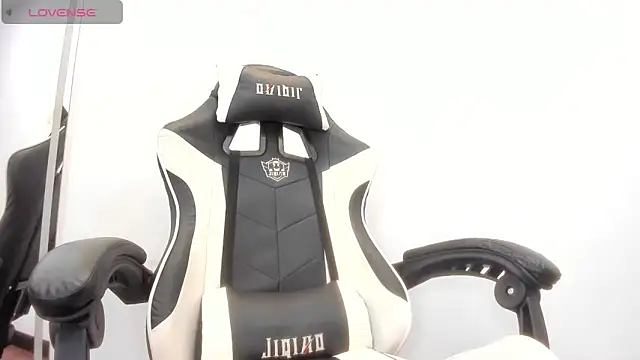 helleennhoot online show from 12/17/25, 01:22