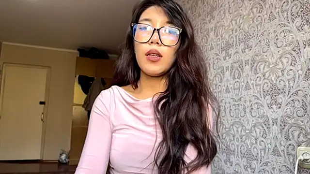 EsterCassius online show from 10/24/25, 08:11