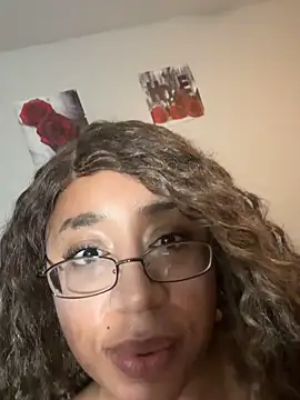 Snapshot of Milaniii chatting on 10/29/25, 12:57 Milaniii online show from 10/29/25, 12:57