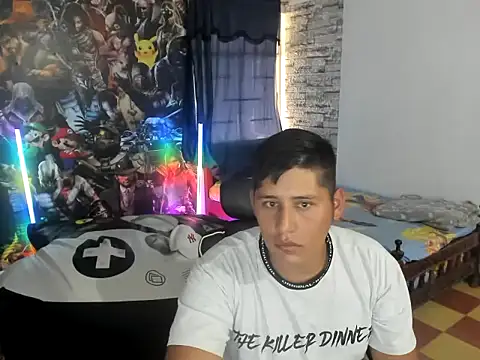 Snapshot of maiker_lozano_ chatting on 10/22/25, 05:56 maiker lozano  online show from 10/22/25, 05:56