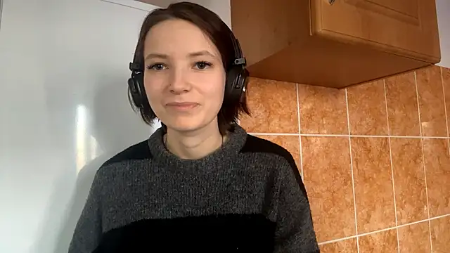 KindraScullion online show from 10/23/25, 08:24