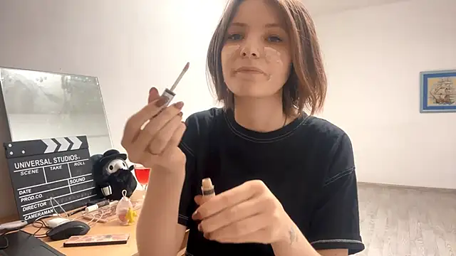 KindraScullion online show from 10/28/25, 12:30