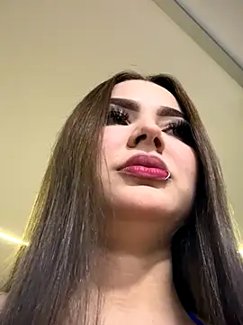 Snapshot of Beella1_ chatting on 10/26/25, 04:07 Beella1 online show from 10/26/25, 04:07