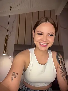 Snapshot of Beella1_ chatting on 11/12/25, 11:43 Beella1 online show from 11/12/25, 11:43