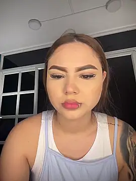 Snapshot of Beella1_ chatting on 11/28/25, 11:46 Beella1 online show from 11/28/25, 11:46