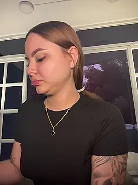 Snapshot of Beella1_ chatting on 11/29/25, 11:57 Beella1 online show from 11/29/25, 11:57