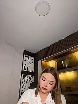 Beella1  online show from 07/05/26, 12:01