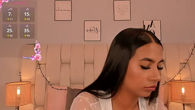 ameliebelle  online show from 11/21/25, 12:37