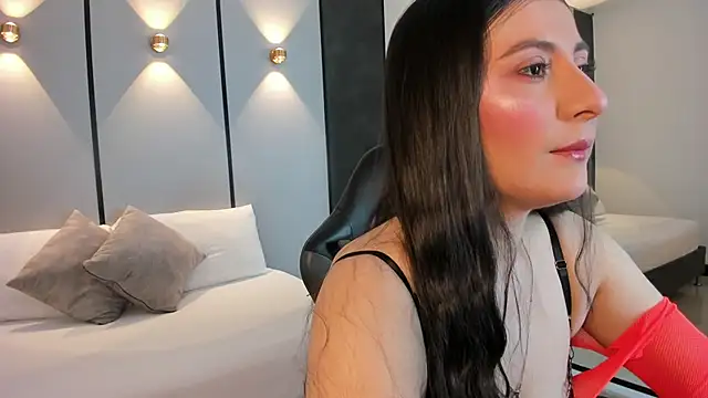 Snapshot of mia_collins96 chatting on 04/19/26, 02:22 mia collins96 online show from 04/19/26, 02:22
