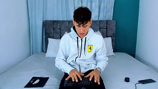 Nicolas Torres  online show from 11/21/25, 04:00