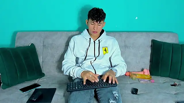 Nicolas Torres  online show from 11/24/25, 07:52