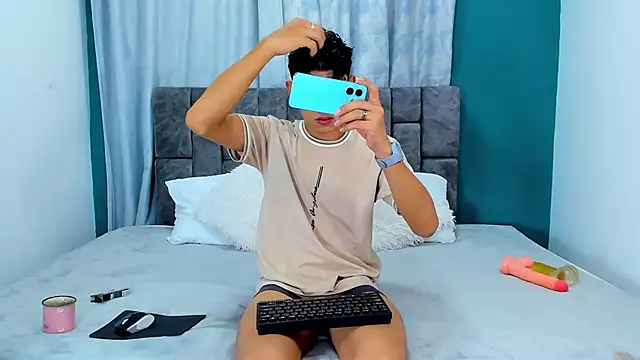 Nicolas Torres  online show from 11/27/25, 04:14