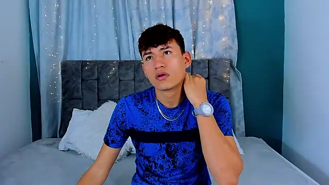 Nicolas Torres  online show from 12/17/25, 03:45