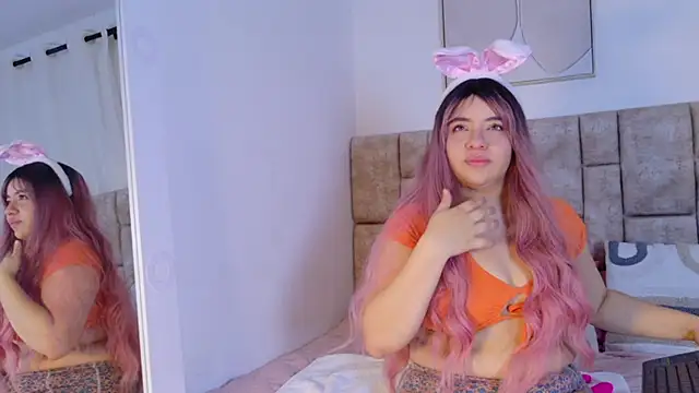 Karina Wong online show from 11/26/25, 09:16