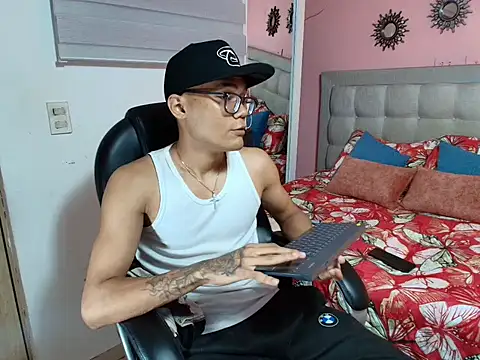 aron big big online show from 10/21/25, 07:36