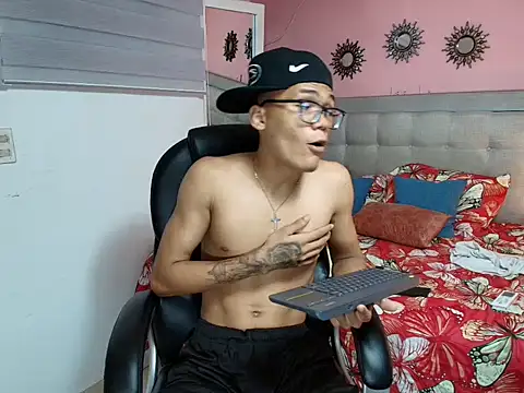 aron big big online show from 10/22/25, 07:13