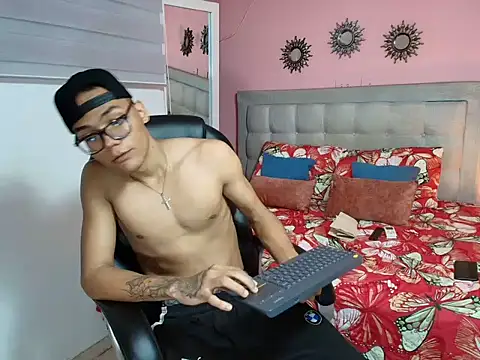 aron big big online show from 10/23/25, 07:23