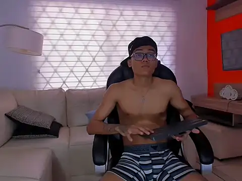 aron big big online show from 10/25/25, 07:19