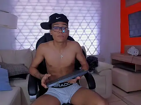 aron big big online show from 10/26/25, 07:42