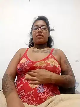 Snapshot of Chicattoo69 chatting on 10/25/25, 04:09 Chicattoo69 online show from 10/25/25, 04:09