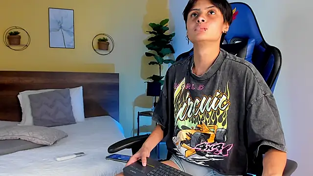 MartinnaGrecco online show from 11/10/25, 08:41