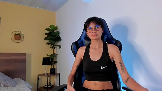 MartinnaGrecco online show from 11/17/25, 08:58