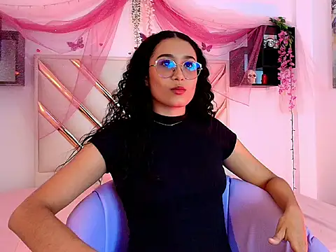 Snapshot of ZOEH_ROSS chatting on 10/21/25, 11:05 ZOEH ROSS online show from 10/21/25, 11:05