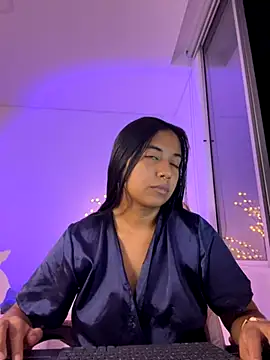 aly nicols online show from 11/08/25, 01:17