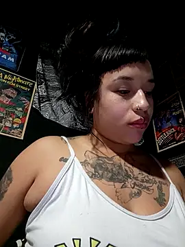 Snapshot of Isis_Bathory chatting on 10/29/25, 01:19 Isis Bathory online show from 10/29/25, 01:19