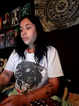 Snapshot of Isis_Bathory chatting on 11/20/25, 02:06 Isis Bathory online show from 11/20/25, 02:06