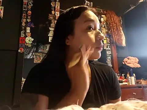 Snapshot of Isis_Bathory chatting on 11/29/25, 02:31 Isis Bathory online show from 11/29/25, 02:31