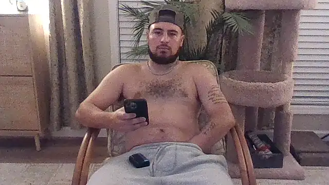 Snapshot of daddybrad67 chatting on 10/25/25, 05:15 daddybrad67 online show from 10/25/25, 05:15