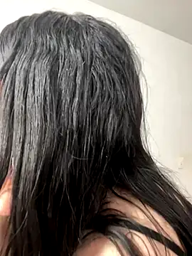 Snapshot of Selena_Roa chatting on 12/19/25, 04:14 Selena Roa online show from 12/19/25, 04:14