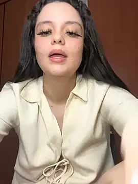Snapshot of Selena_Roa chatting on 03/07/26, 02:25 Selena Roa online show from 03/07/26, 02:25