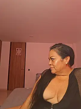 Snapshot of viviana-sexi chatting on 04/10/26, 01:38 viviana-sexi online show from 04/10/26, 01:38