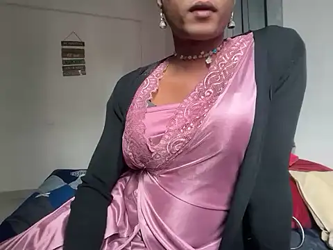 Snapshot of DoraMAYA chatting on 10/21/25, 03:51 DoraMAYA online show from 10/21/25, 03:51