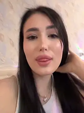 Snapshot of KailyBell chatting on 10/21/25, 09:54 KailyBell online show from 10/21/25, 09:54