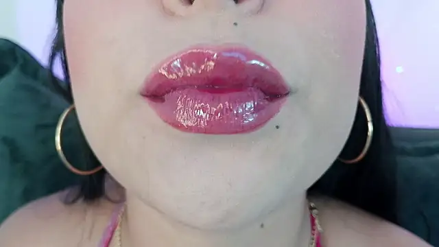 mia roux1 online show from 05/17/26, 10:28